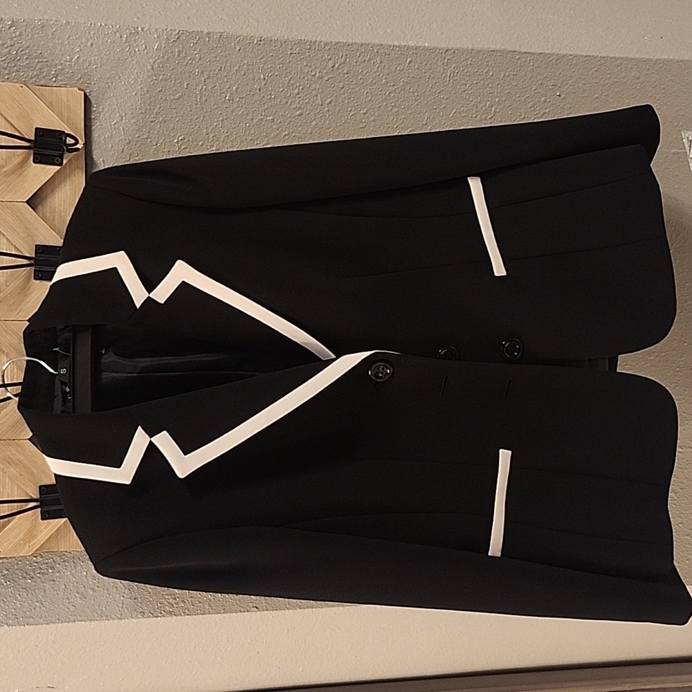 NWT Preston & York black blazer with white trim,  Size 8